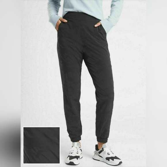 Athleta Pants - Athleta Brooklyn Texured Lined Black Camo Lux Joggers Women's Size 4